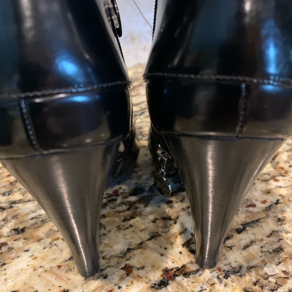 Vince Camuto Yonker Bootie Zip Buckle Design 6 1/2 - Picture 3 of 8